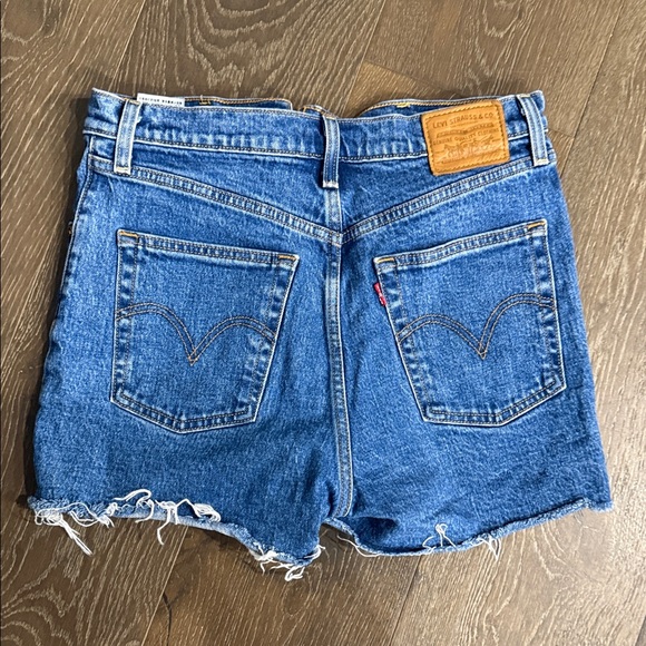 Levi's Ribcage Dark Blue Wash Jean Shorts Size 28 - Picture 3 of 4